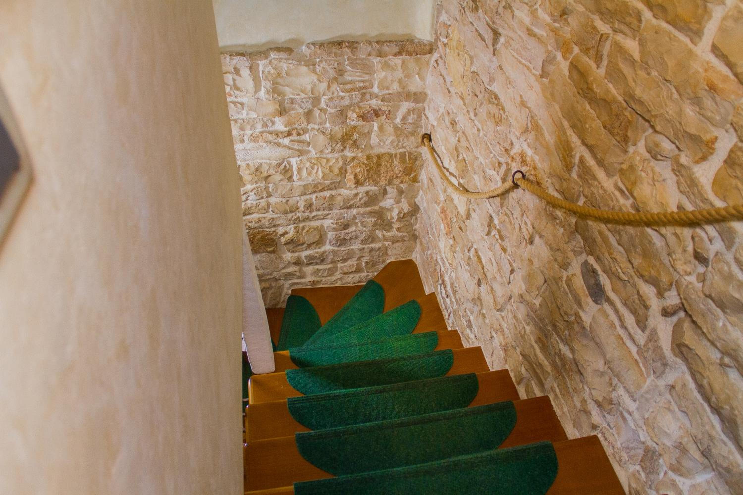 Photo 33