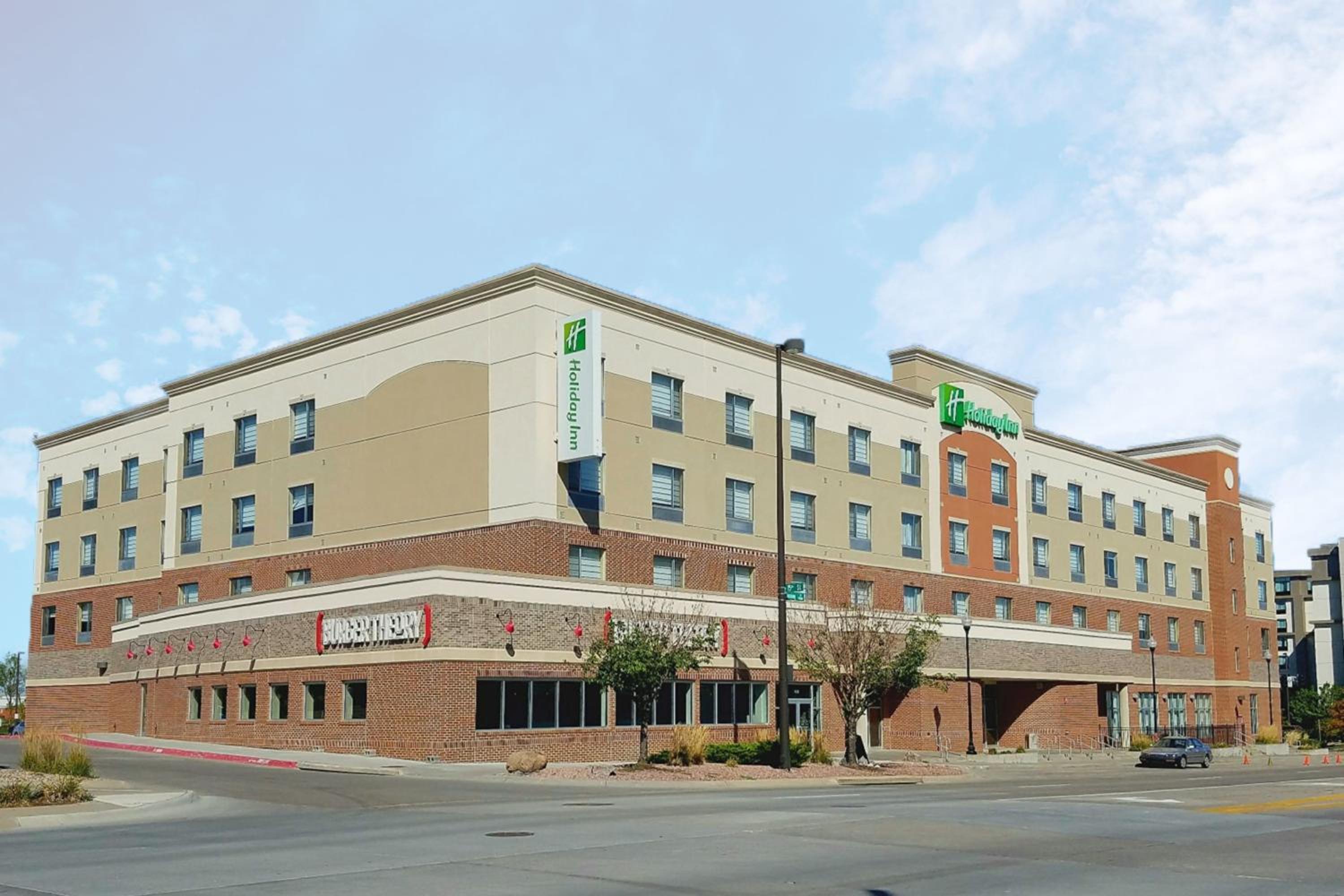 Hotel Holiday Inn Omaha Downtown - Waterpark, an IHG Hotel - Image 1