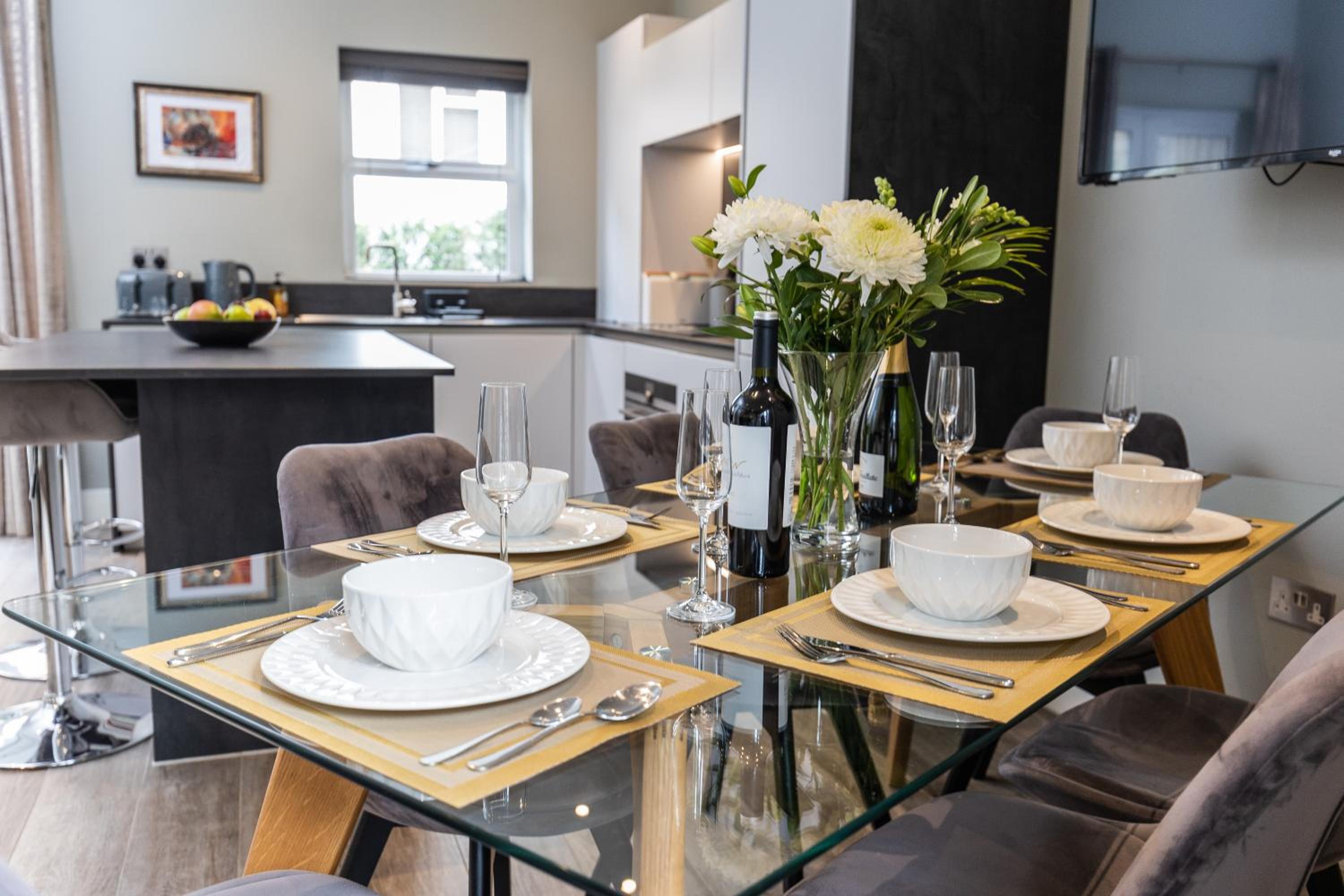 Elizabeth Mews - By Luxury Apartments view 4