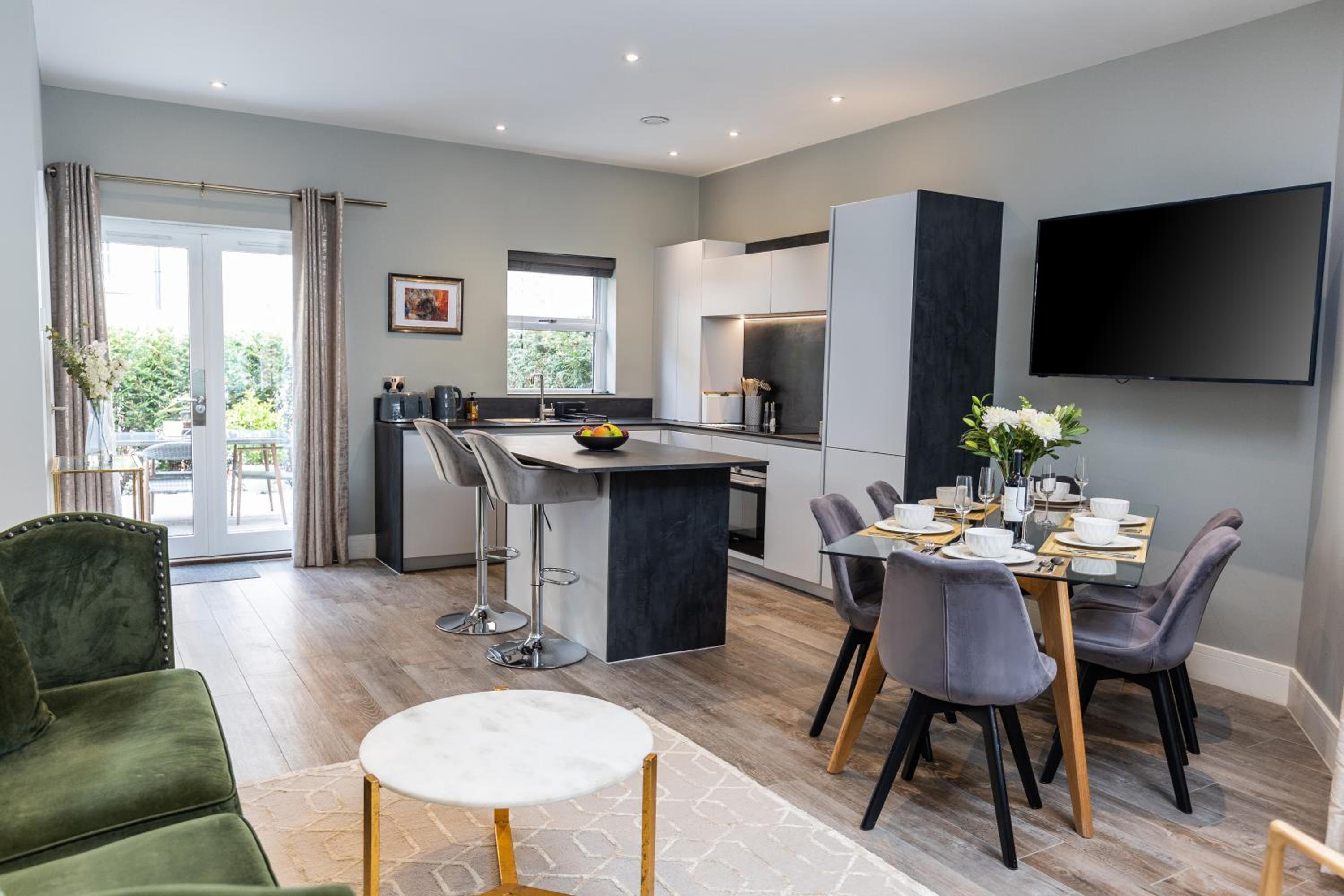Elizabeth Mews - By Luxury Apartments view 2