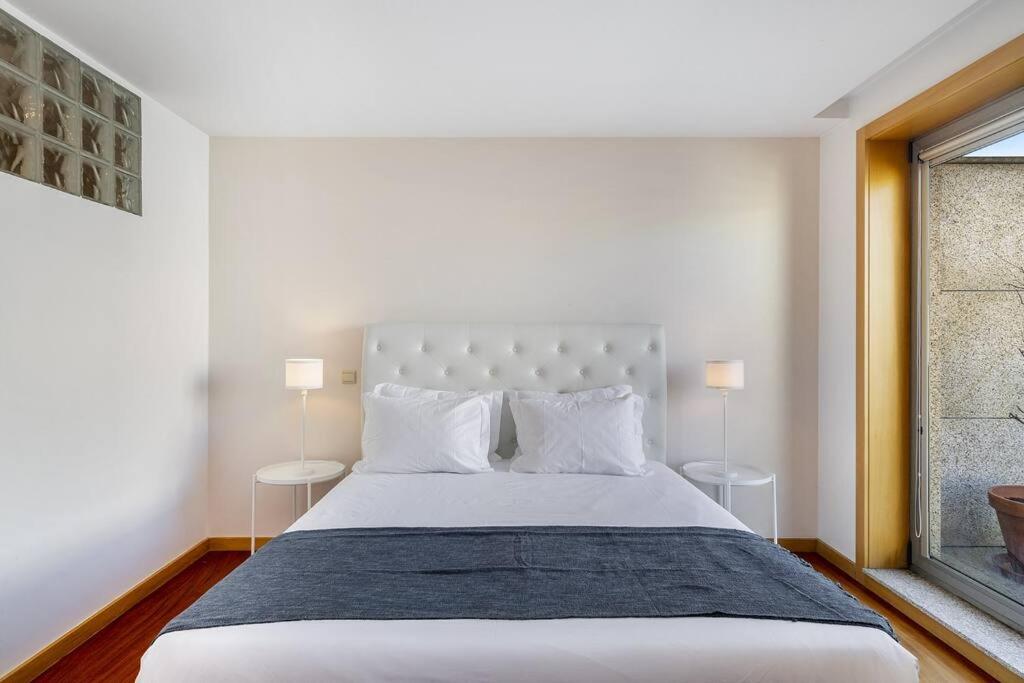 Ocean Front 4-bed Luxury w/ Terrace & Parking view 3