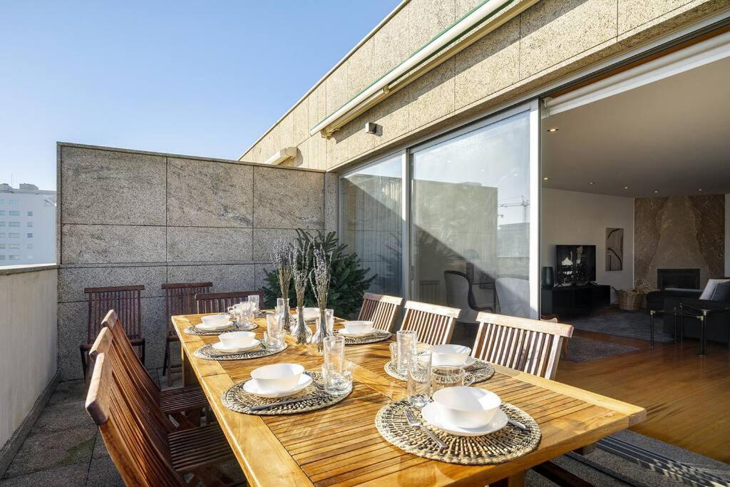 Ocean Front 4-bed Luxury w/ Terrace & Parking view 4