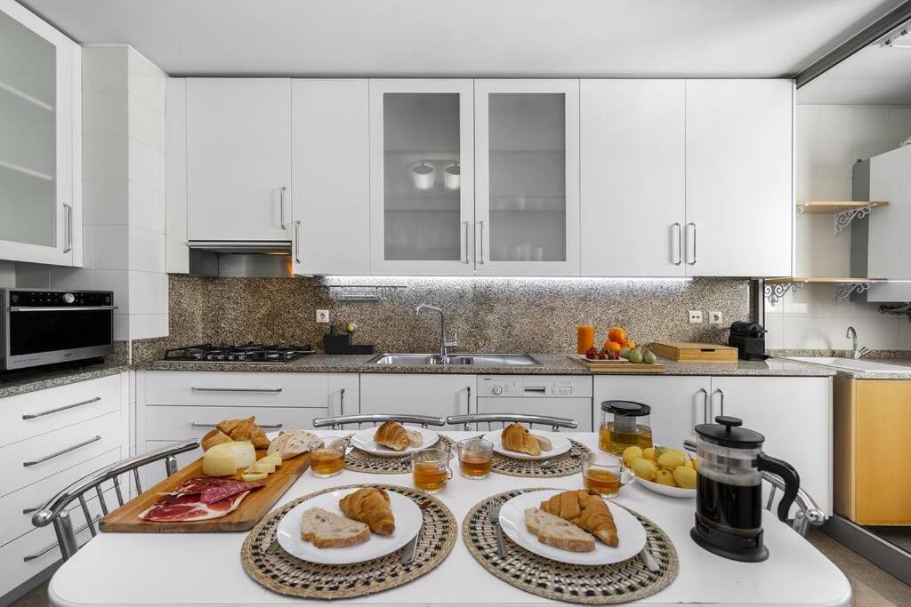 Ocean Front 4-bed Luxury w/ Terrace & Parking view 5