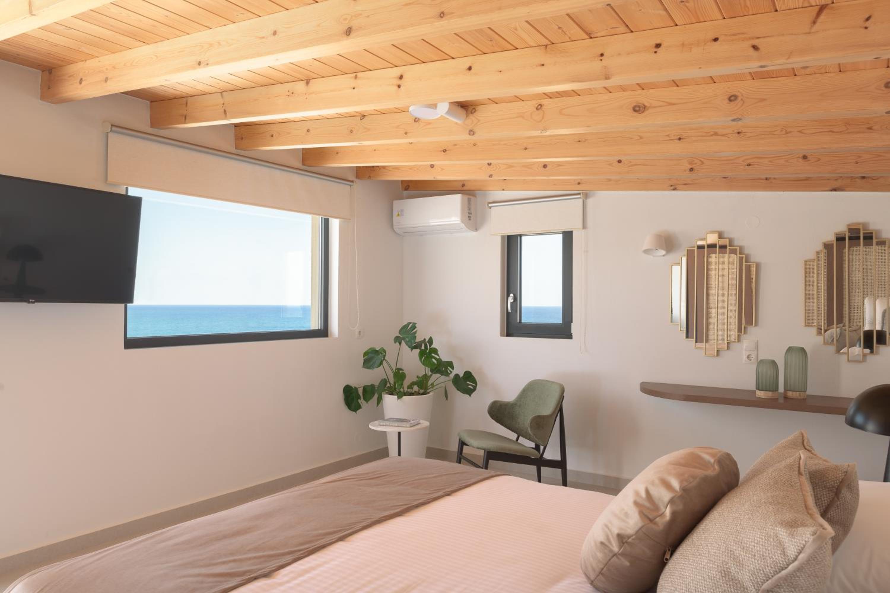 Jako Villa, a few meters away from the beach, By ThinkVilla view 5