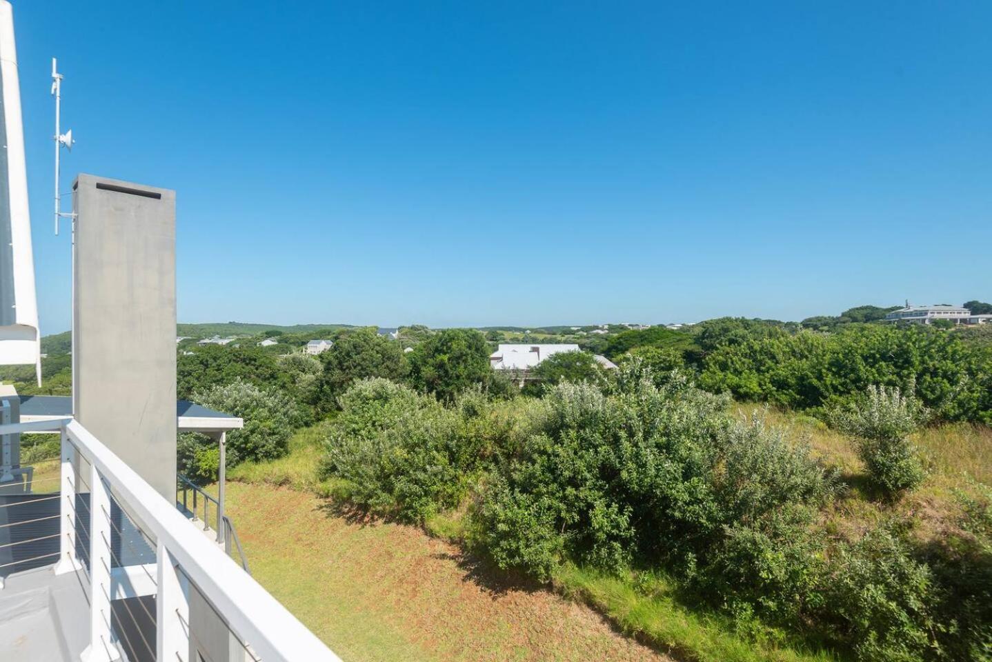 Refined 3 Bedroom Apartment Princes Grant view 4