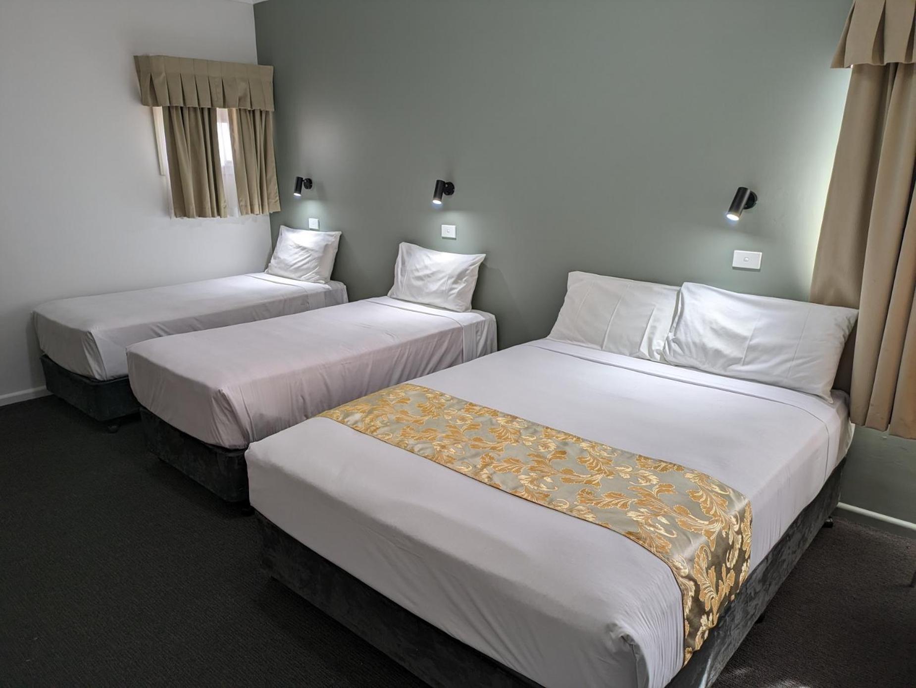 Country Lodge Motor Inn