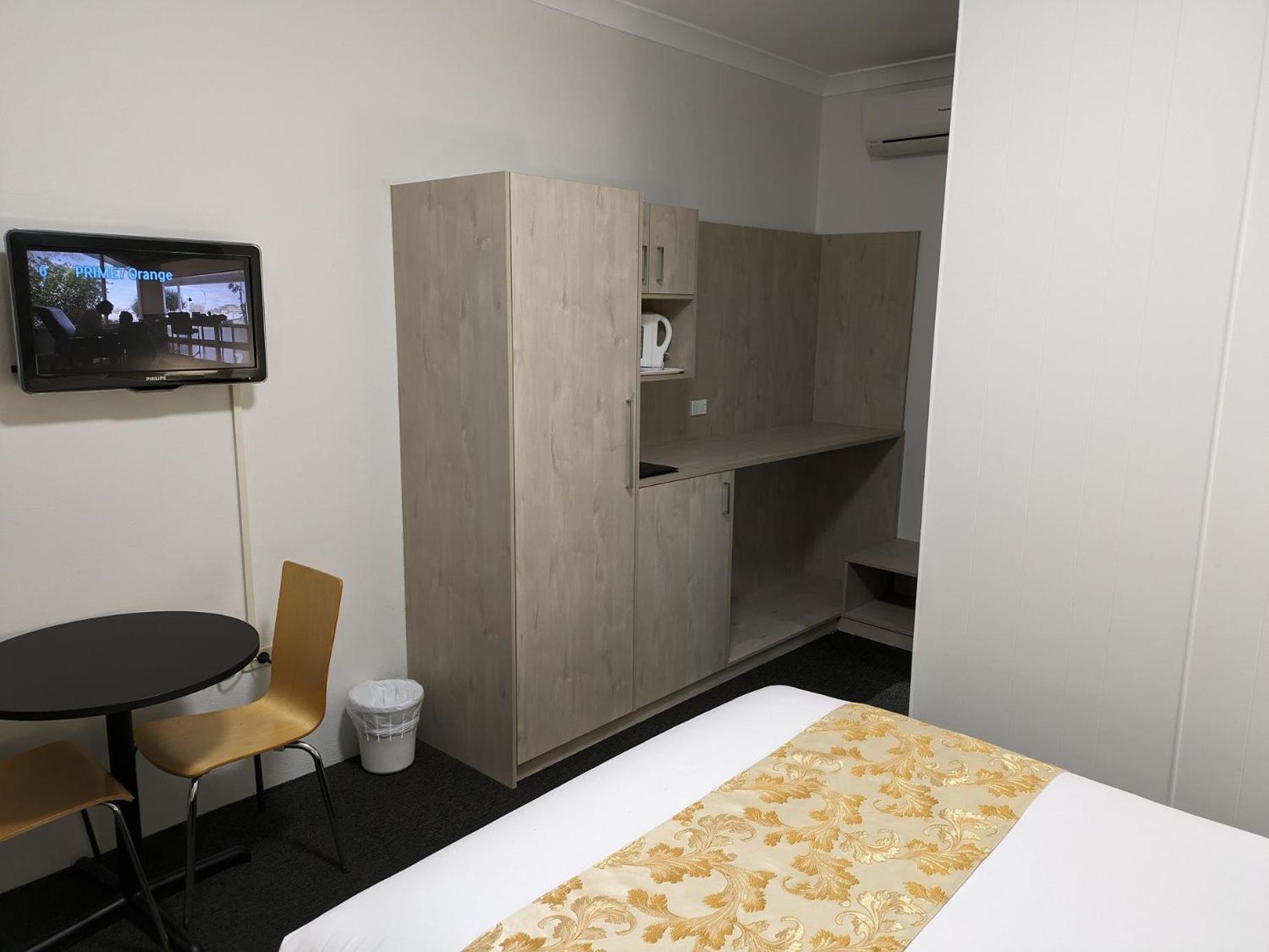Country Lodge Motor Inn