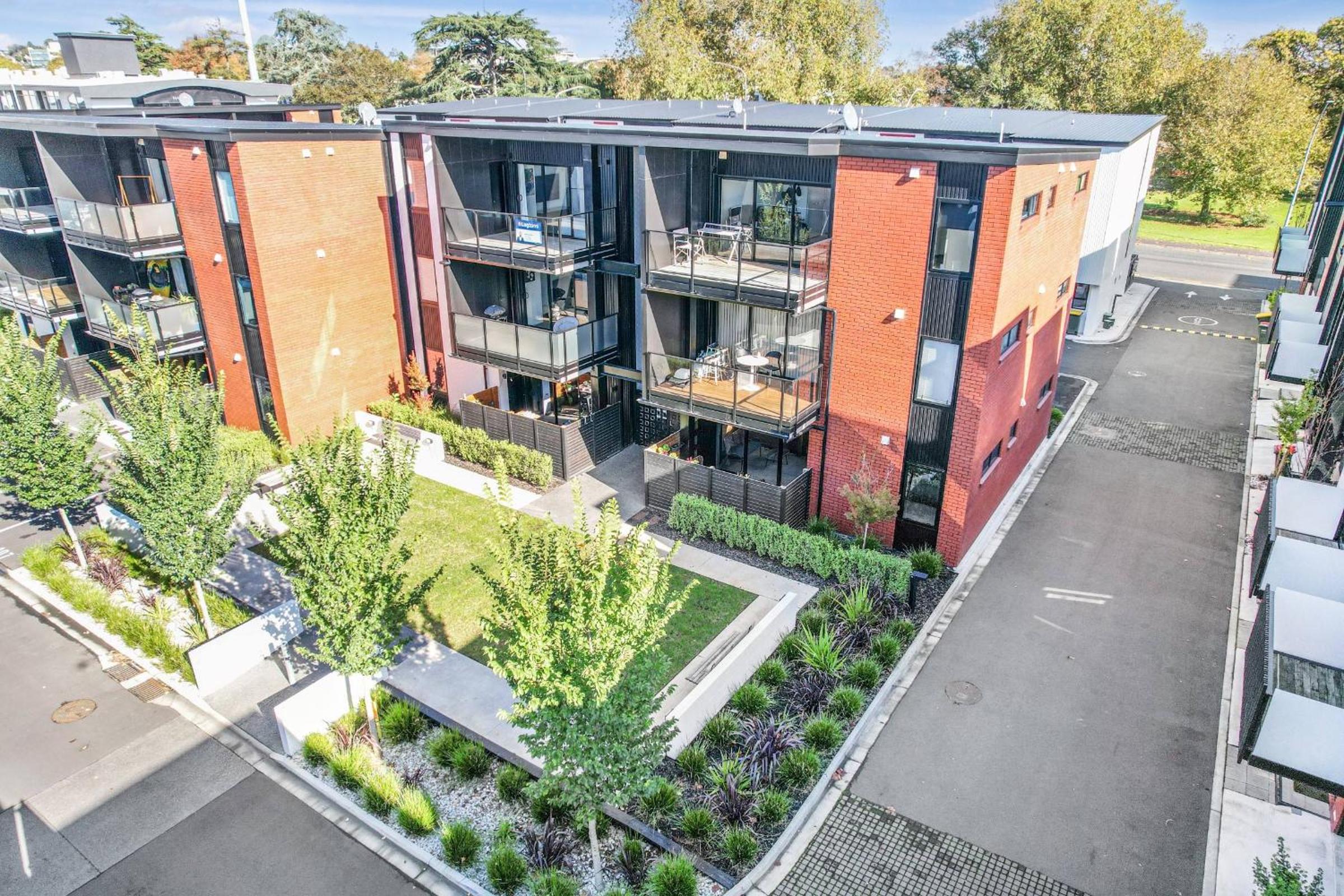 Hotel Modern & Central City - By KOSH BNB - Image 1