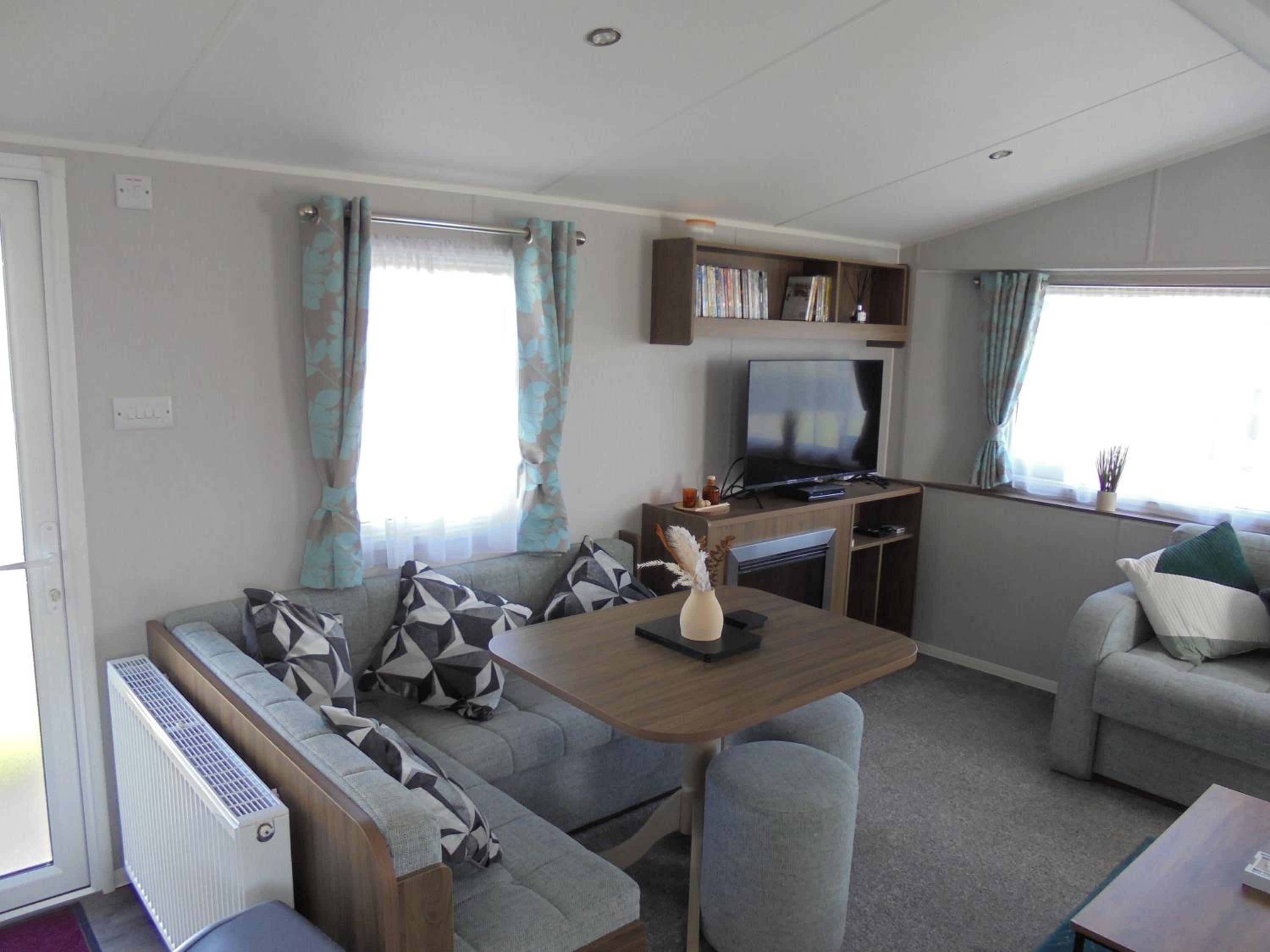 Kingfisher : Seasons:- 8 Berth, Central Heated, Close to site shop view 5