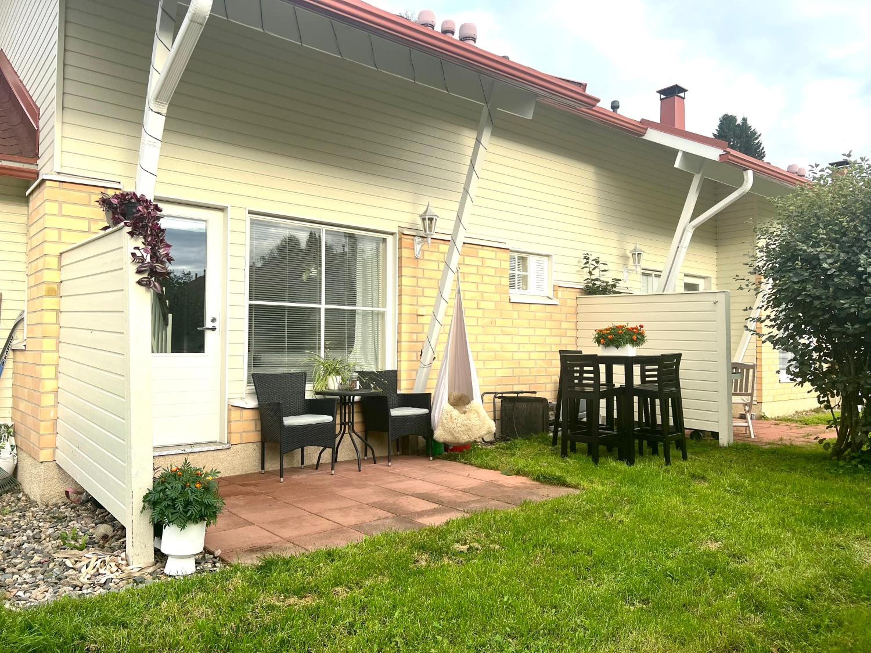 Hopea Villa, Vuokatin ytimessä sisältyy Sauna, ilmainen pysäköinti, Wi-Fi, 55smartTV, omapiha, sopii perheille