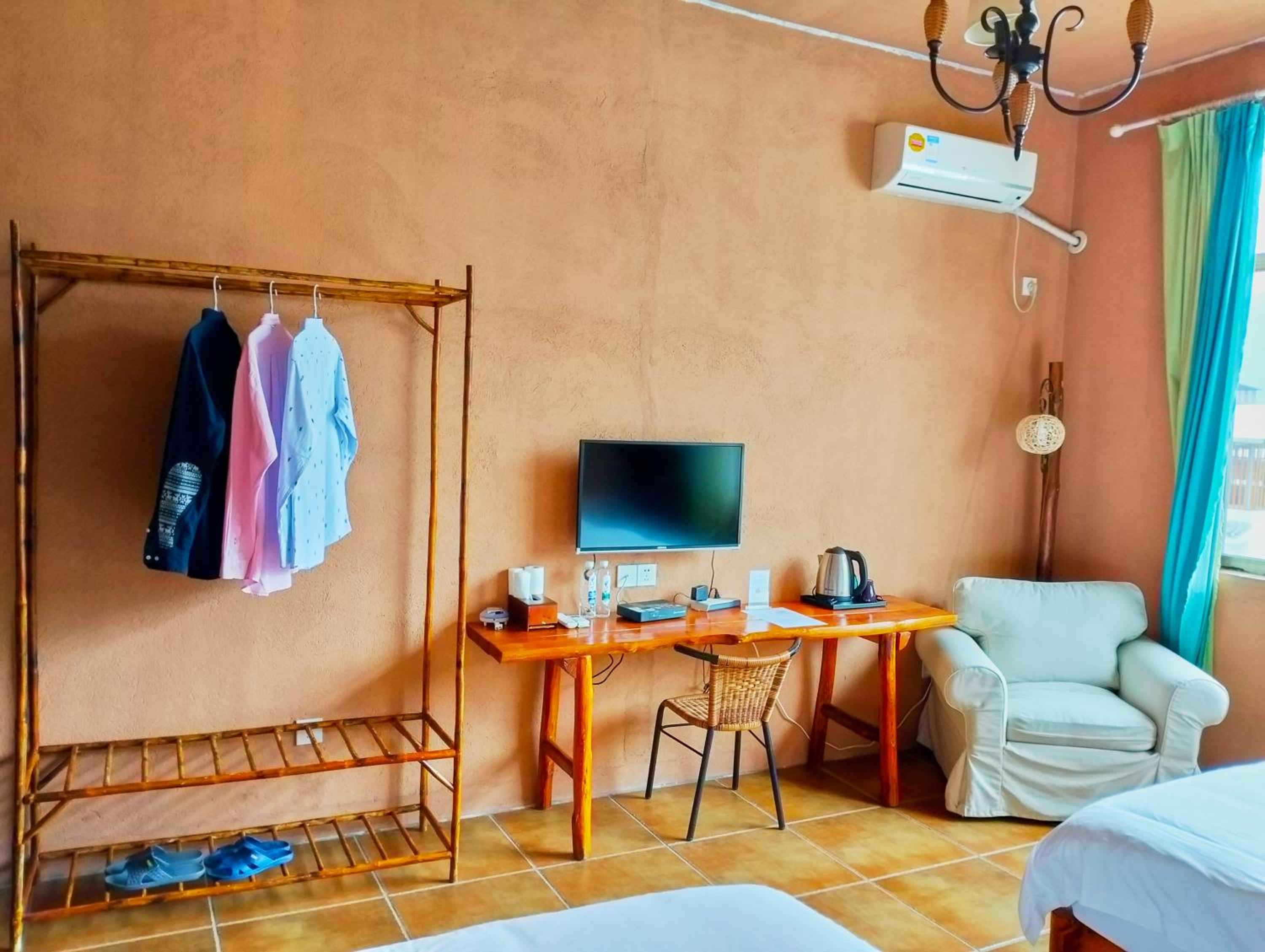 Yangshuo Eden's Social Guesthouse - Wake up to a hearty Western breakfast & fresh craft coffee & night beers & outdoor activities