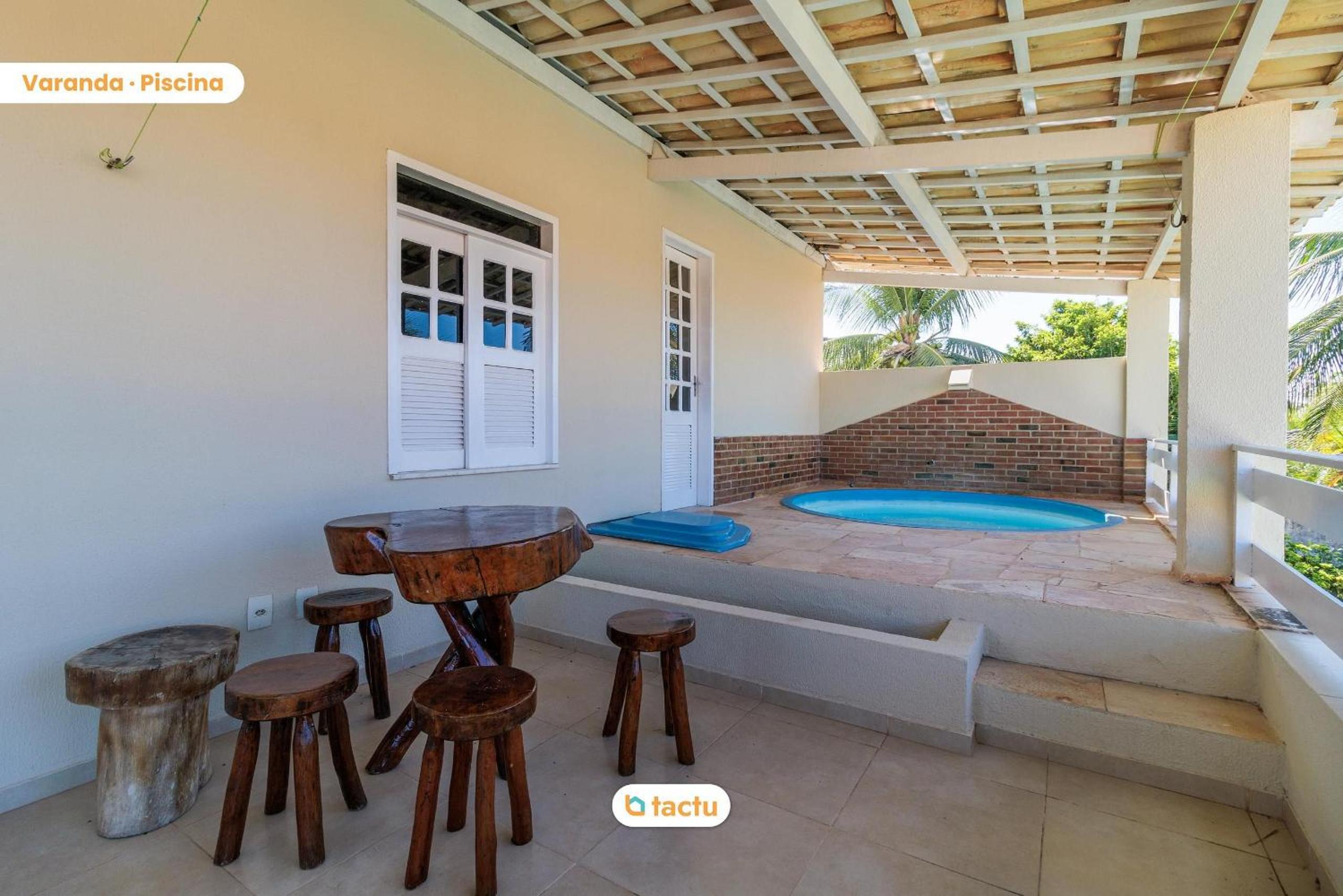 Triplex com piscina no Porto das Dunas Tactu