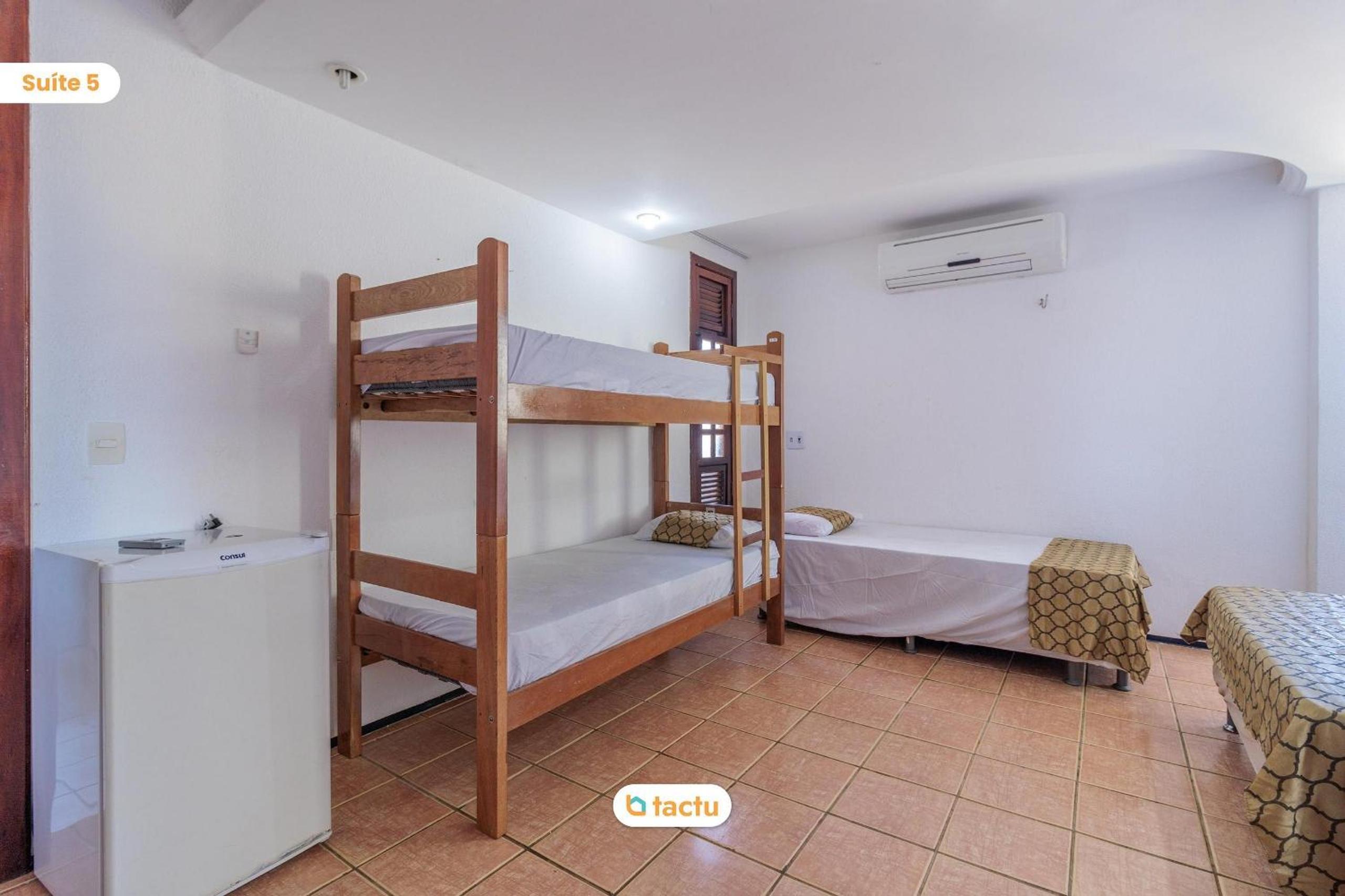 Casa Memphis no Porto das Dunas com Piscina