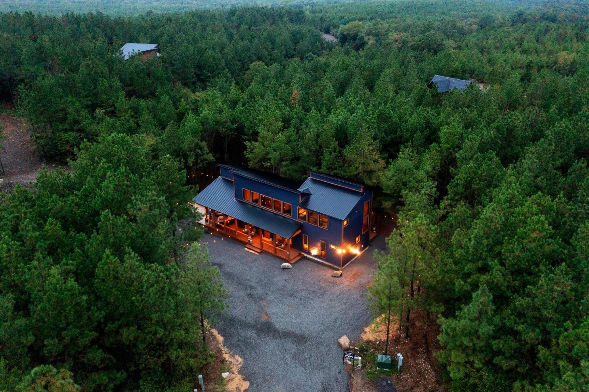 Unwind in Style! *NEW* Sip and Stay Hideaway view 3