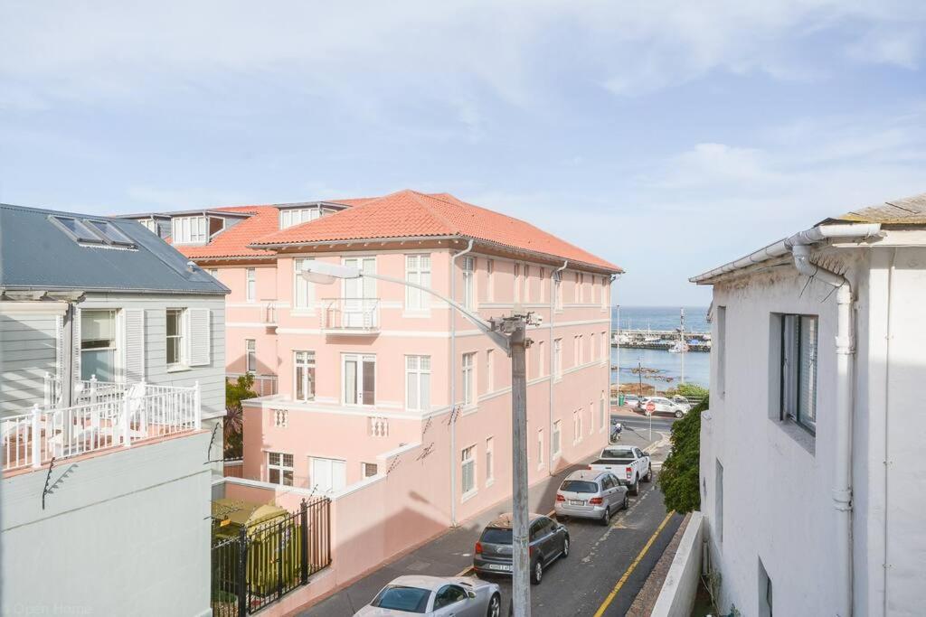 Sunny Windsor Apartment in Kalk Bay view 4