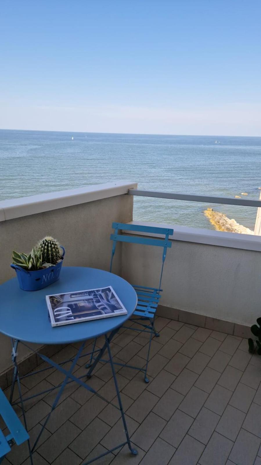 LAMAR SUITES Seafront Apartments view 5