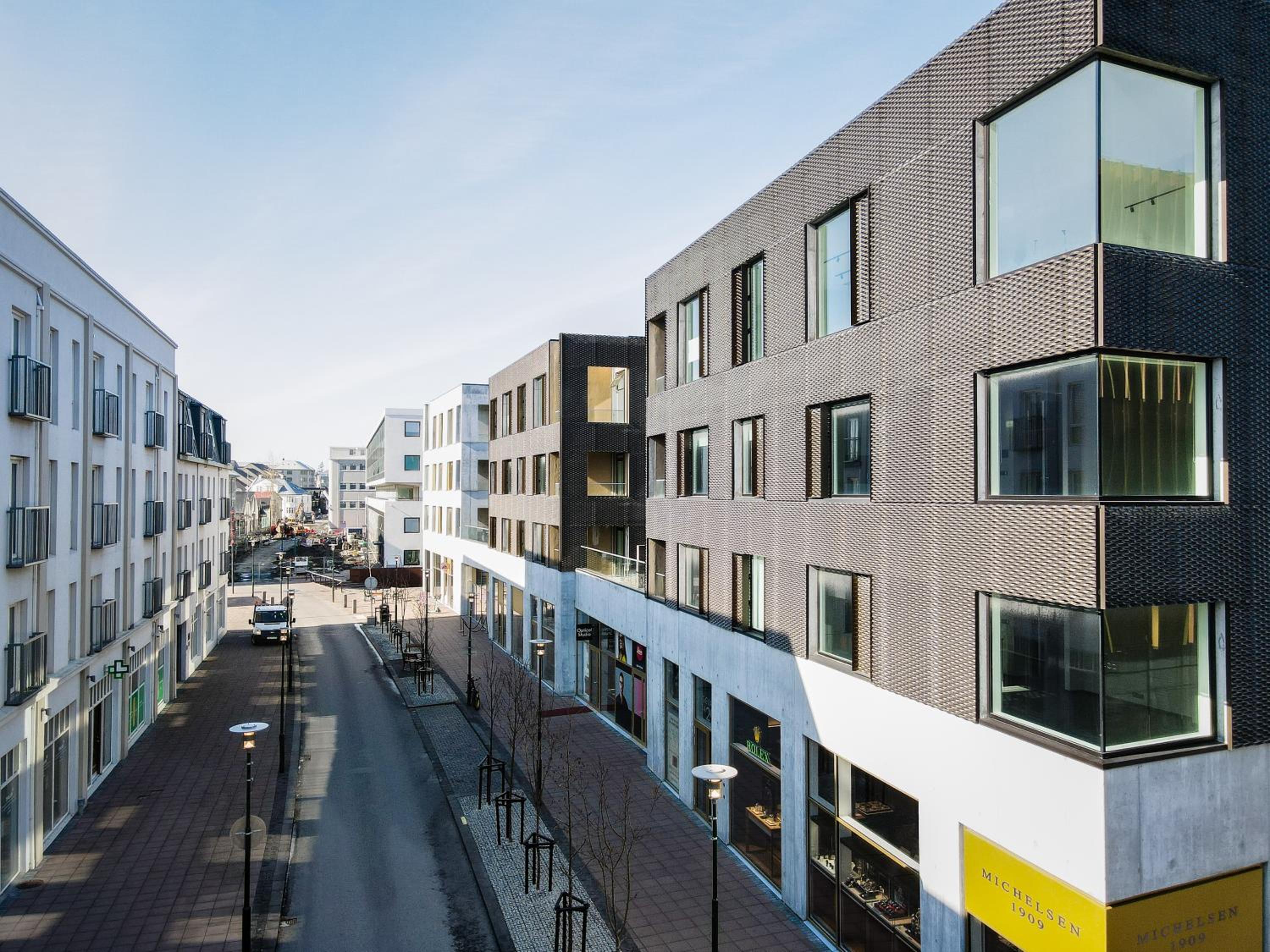 Stylish & Comfy City Center Oasis view 5