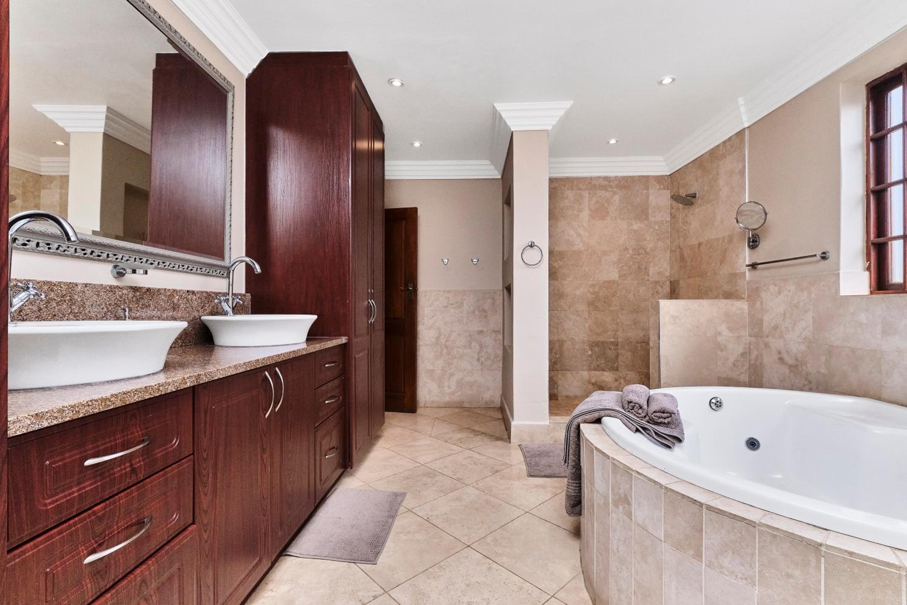Rose Road Manor - Houghton Johannesburg