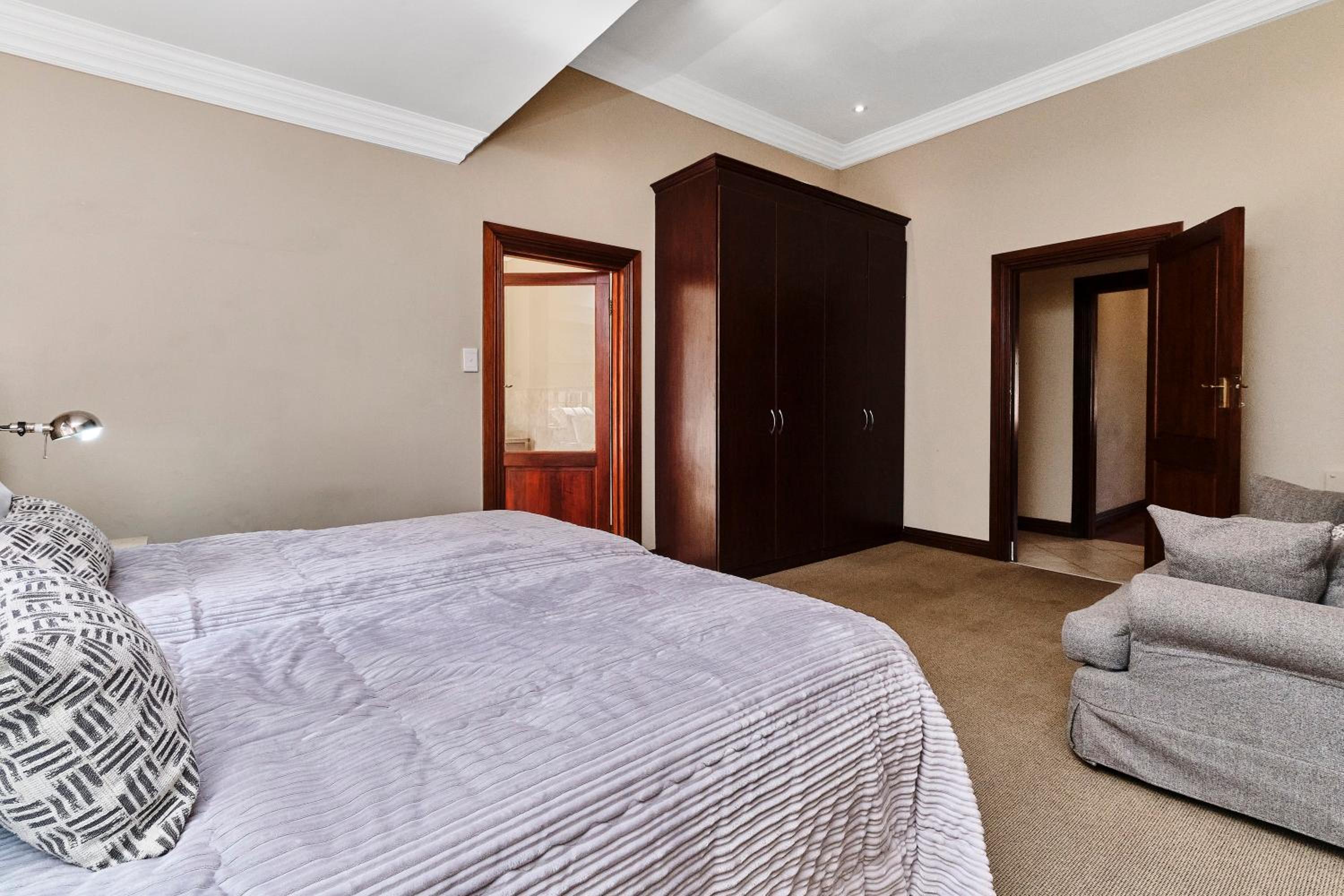 Rose Road Manor - Houghton Johannesburg