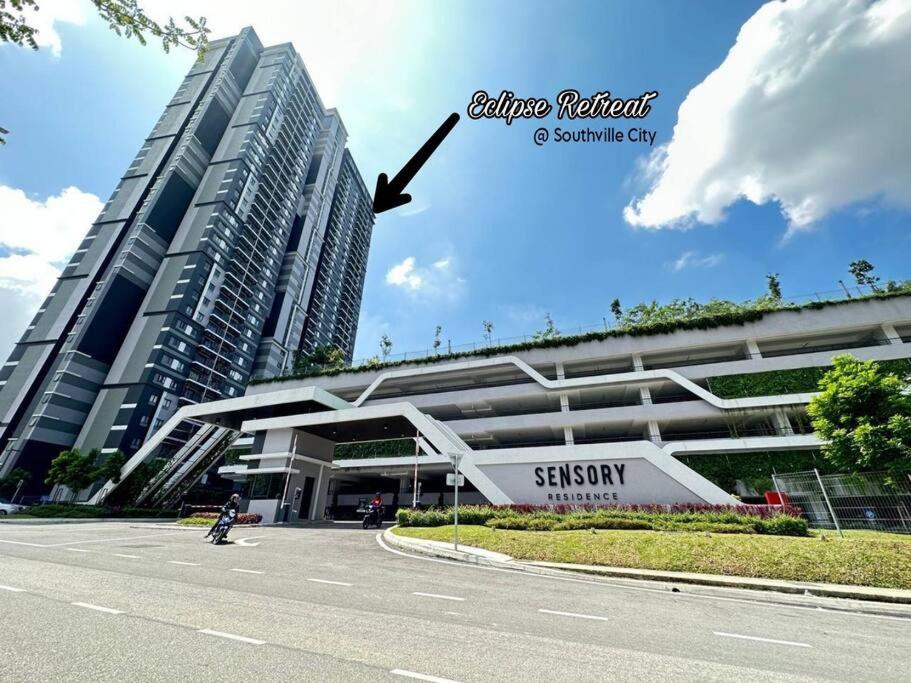 Eclipse Retreat Homestay, Southville City - 3 Bedrooms Apartment with Wifi, Netlix, Aircond, Pool, Gym & Car Paking photo 4