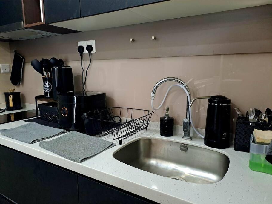 Eclipse Retreat Homestay, Southville City - 3 Bedrooms Apartment with Wifi, Netlix, Aircond, Pool, Gym & Car Paking photo 8