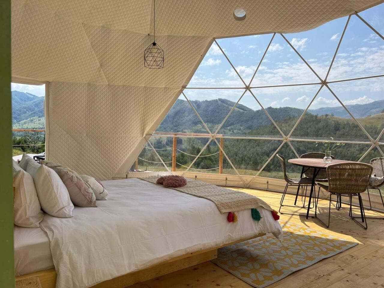 Hotel Tranquil Dome - Manta's Retreat Glamping Cornereva