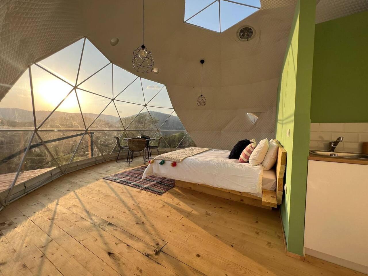 Hotel Starry Dome - Manta's Retreat Glamping Cornereva