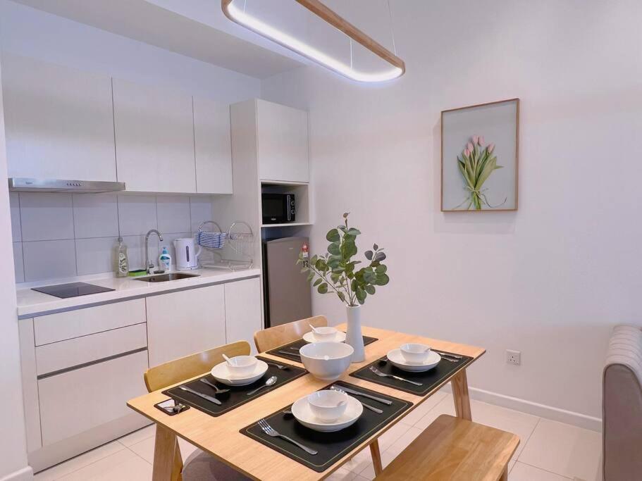 Spacious Connecting Room 4px, Chambers Residence KL, Walking Distance to LRT, MRT, Sunway Putra Mall & PWTC