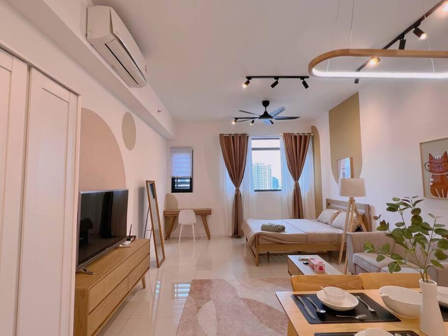 Spacious Connecting Room 4px, Chambers Residence KL, Walking Distance to LRT, MRT, Sunway Putra Mall & PWTC