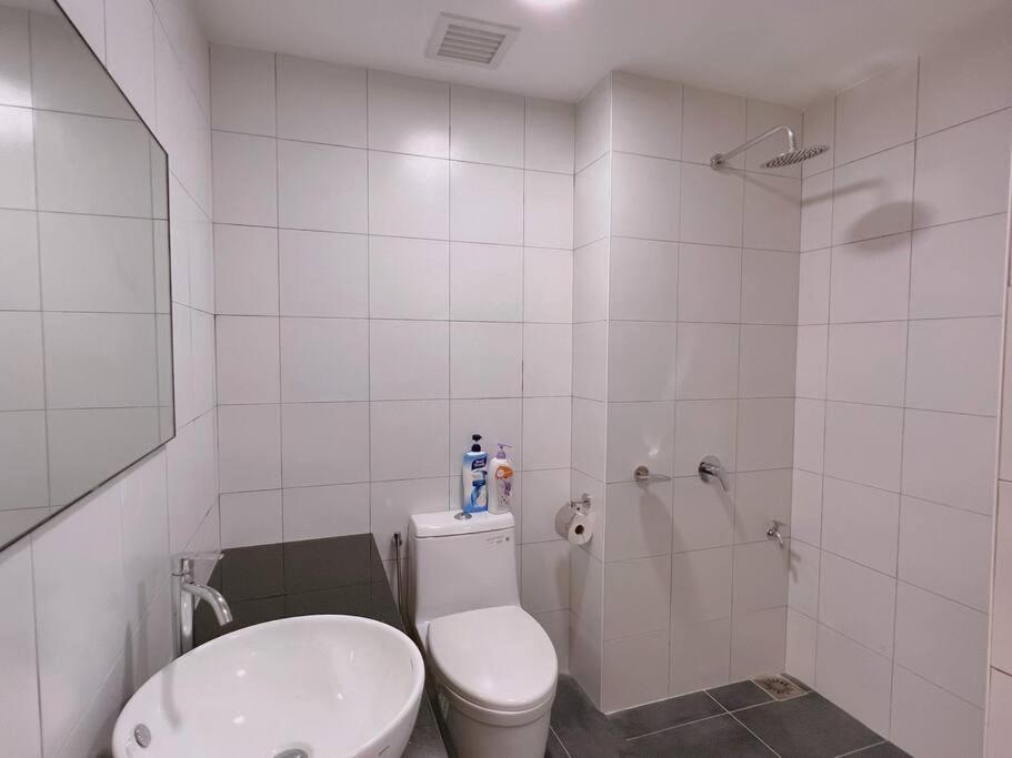 Spacious Connecting Room 4px, Chambers Residence KL, Walking Distance to LRT, MRT, Sunway Putra Mall & PWTC