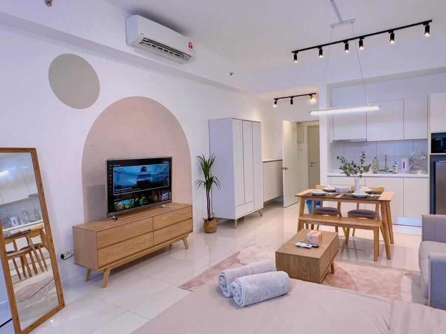 Spacious Connecting Room 4px, Chambers Residence KL, Walking Distance to LRT, MRT, Sunway Putra Mall & PWTC