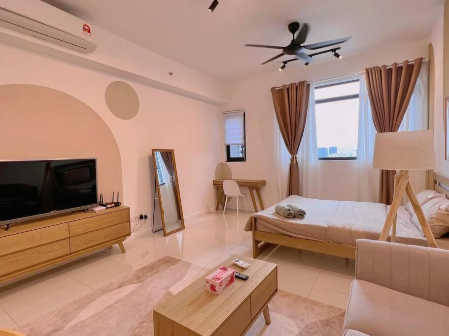 Spacious Connecting Room 4px, Chambers Residence KL, Walking Distance to LRT, MRT, Sunway Putra Mall & PWTC