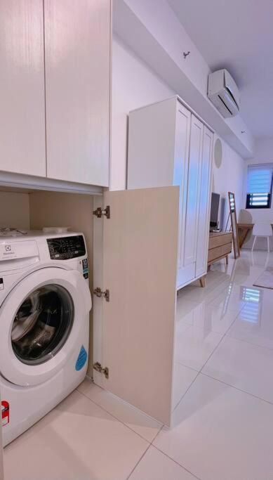Spacious Connecting Room 4px, Chambers Residence KL, Walking Distance to LRT, MRT, Sunway Putra Mall & PWTC