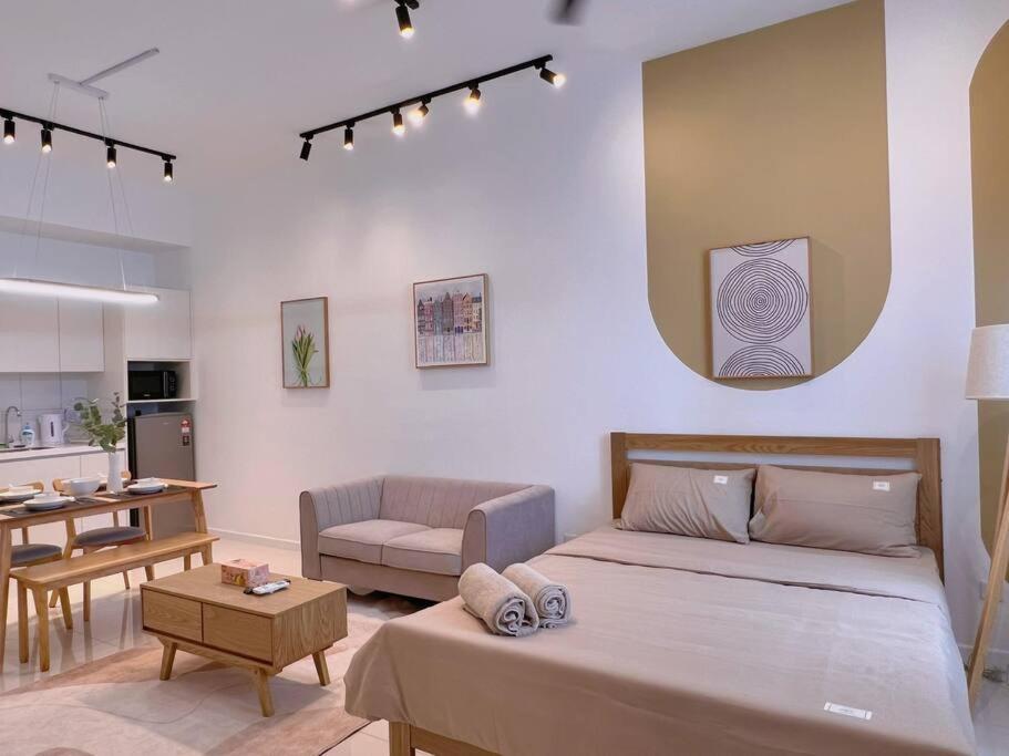 Spacious Connecting Room 4px, Chambers Residence KL, Walking Distance to LRT, MRT, Sunway Putra Mall & PWTC