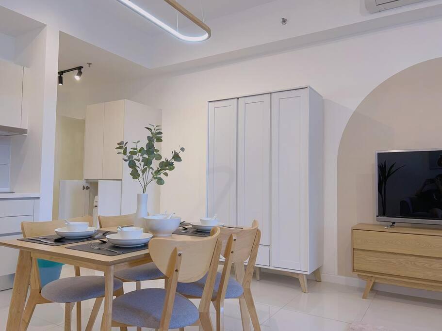 Spacious Connecting Room 4px, Chambers Residence KL, Walking Distance to LRT, MRT, Sunway Putra Mall & PWTC