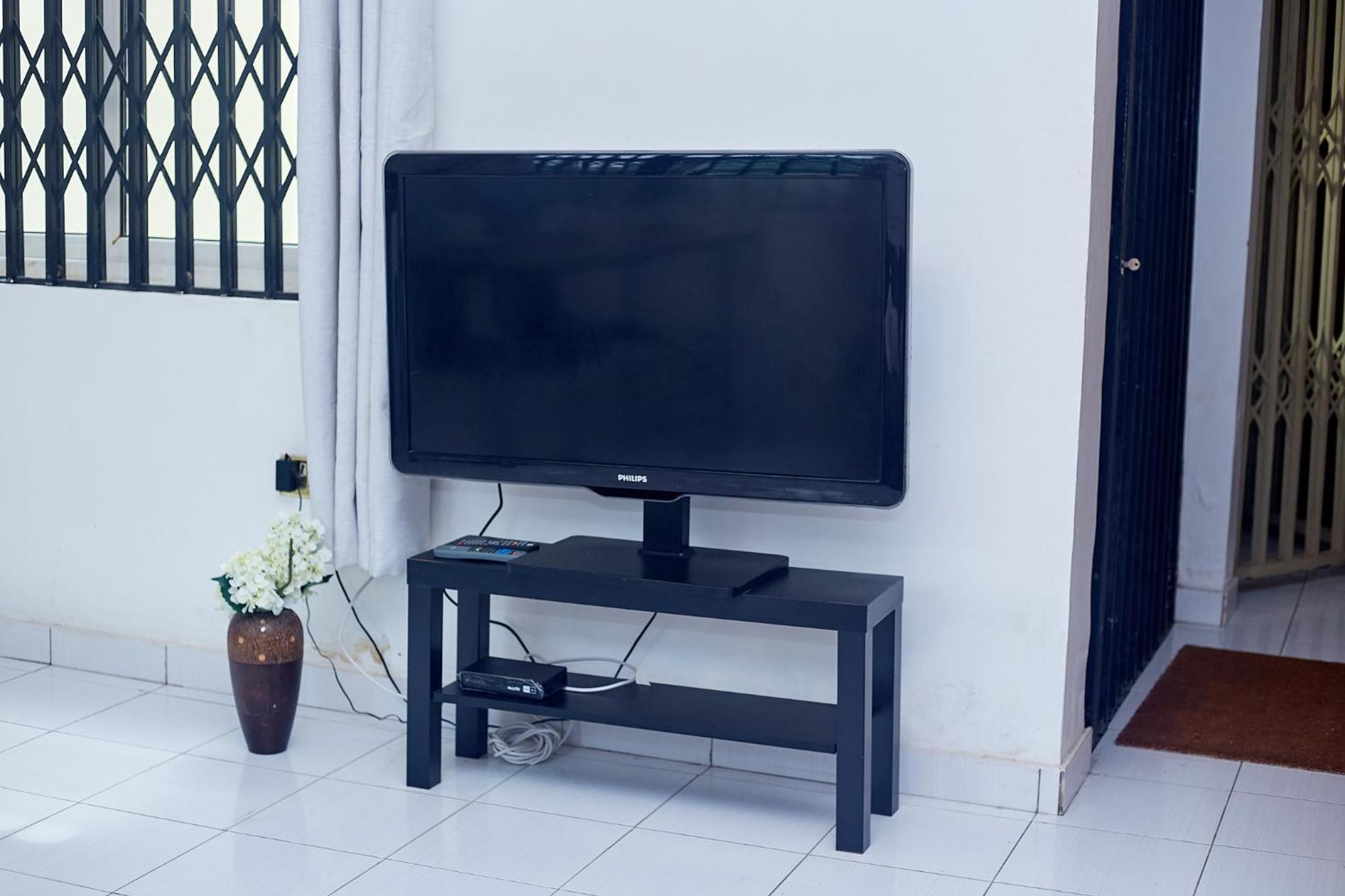 Beautiful one bed apartment in Tema Community 6 view 5