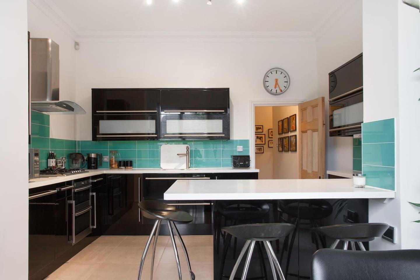 Bright & spacious modern 2 bedroom apartment