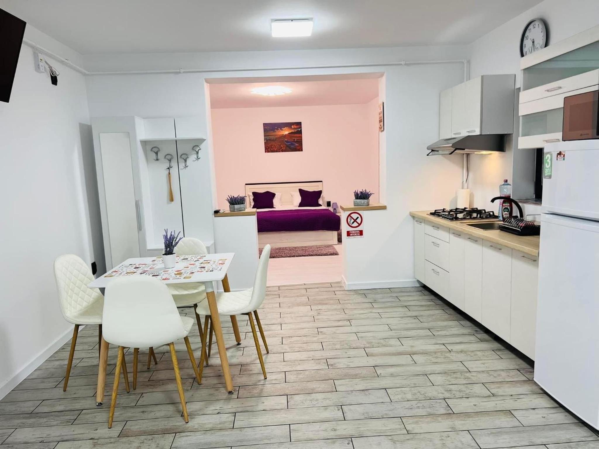 Reny's Studio Apartments -Hiperbara view 2