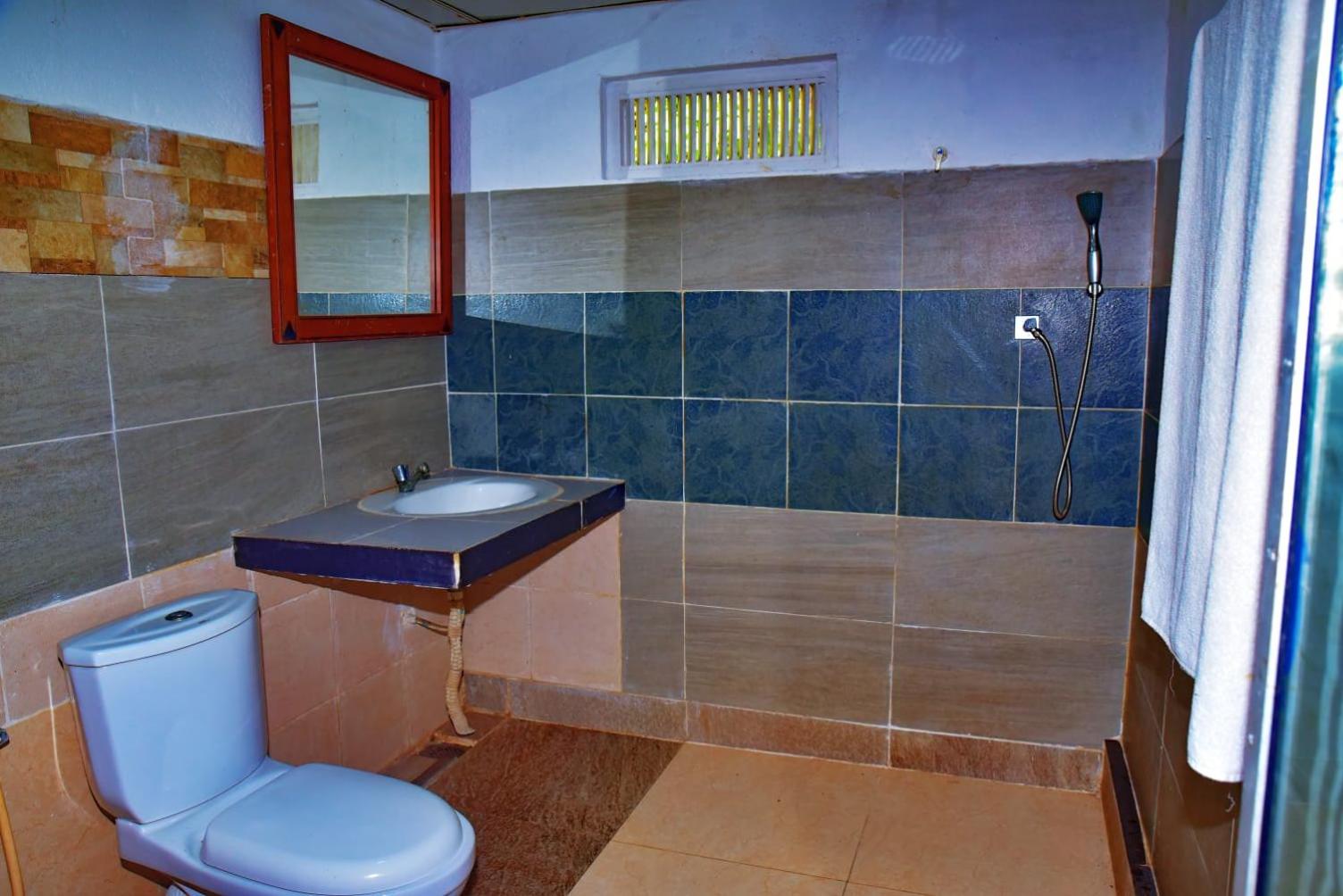 Saki Villa, boat tours & sea food with rotti