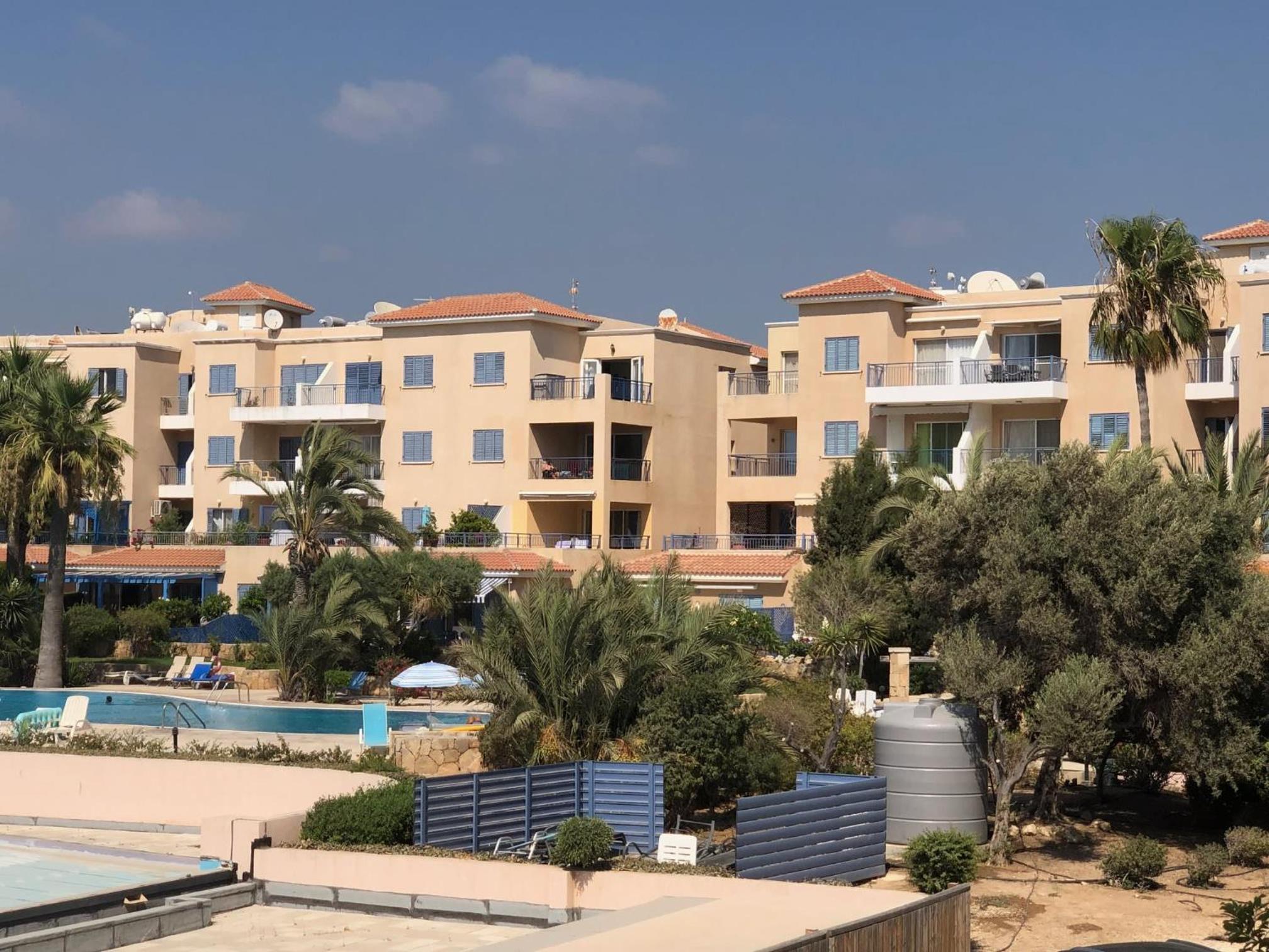 Kings Palace - spacious 2-bed with sea views and large patio