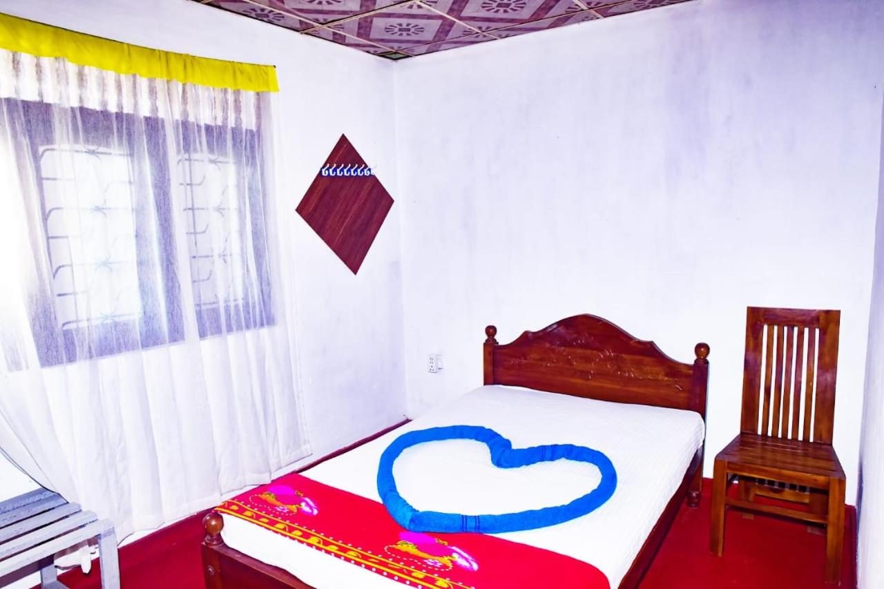 Saki Villa, boat tours & sea food with rotti