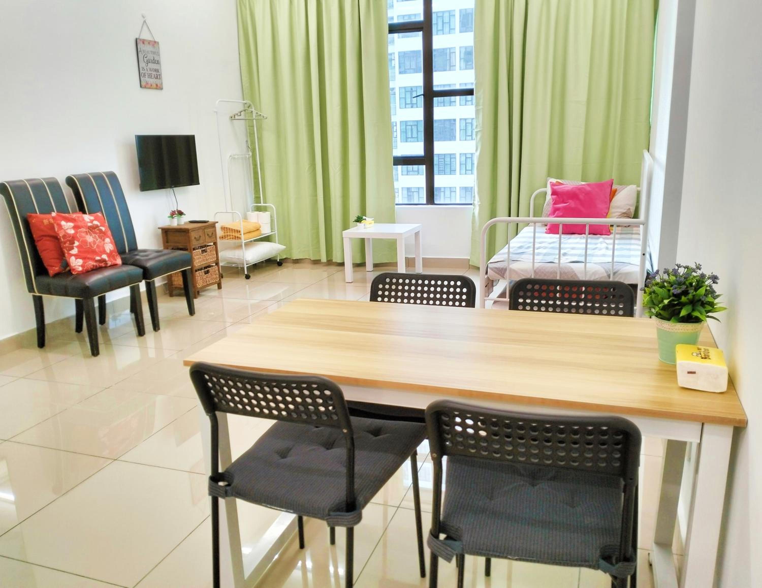 JB Austin Perdana Tidy Simple Comfy 2BR5pax