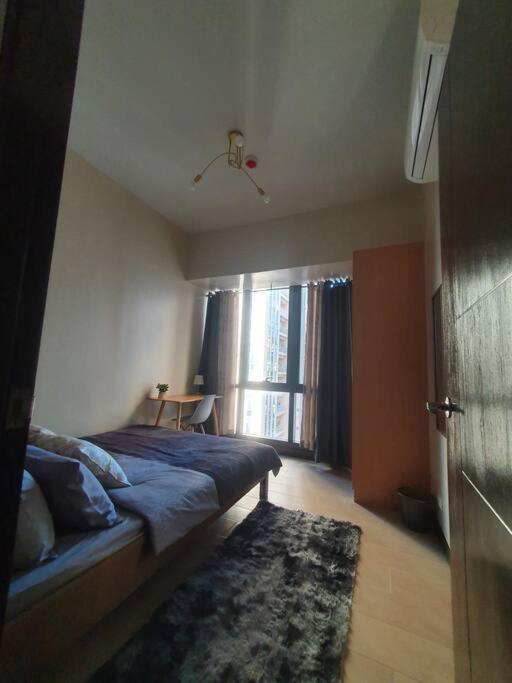 Beautiful High End Condo in City Center, Manila view 5