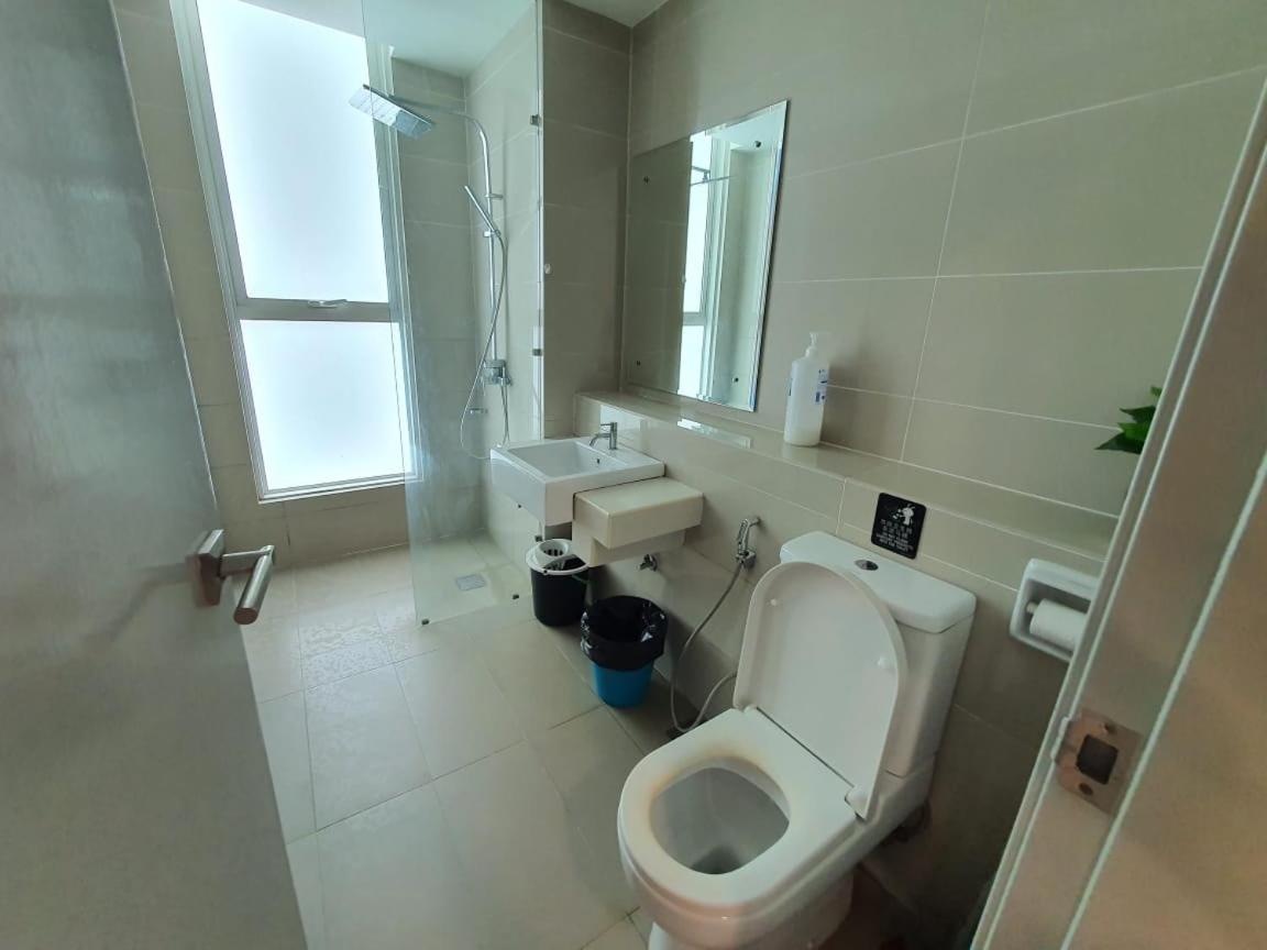 Sutera Avenue KK Infinity Pool 10 mins to Airport 10 mins to Jetty LSS HomeStay photo 8