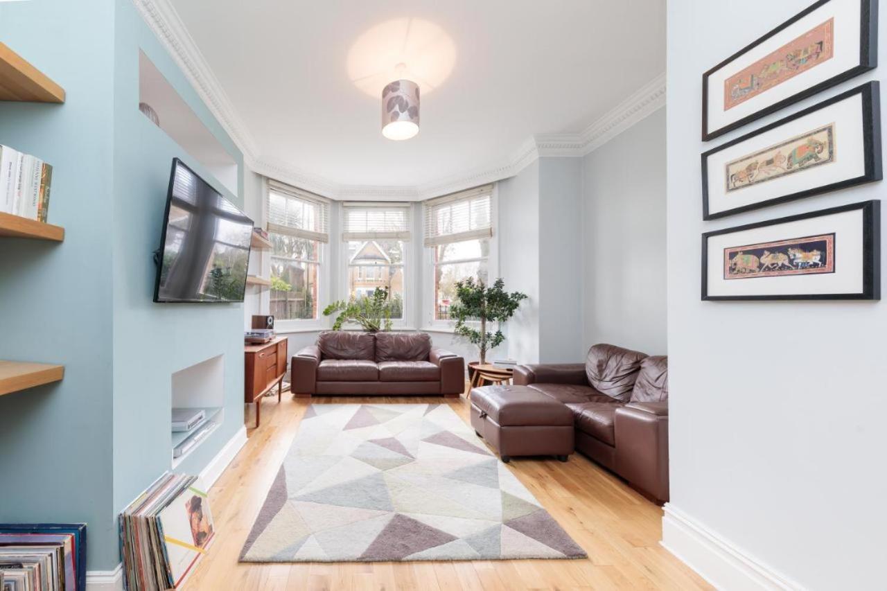 Bright & spacious modern 2 bedroom apartment