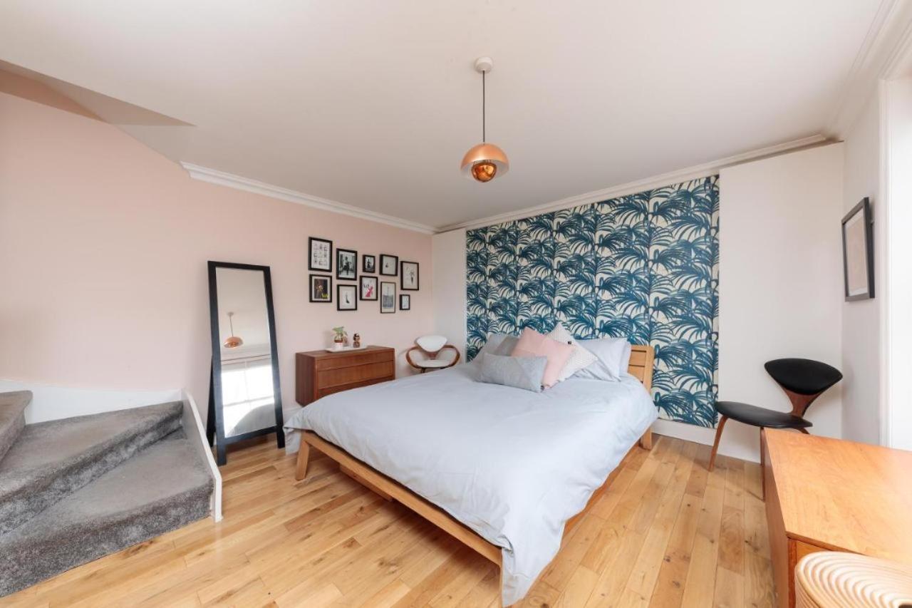 Bright & spacious modern 2 bedroom apartment