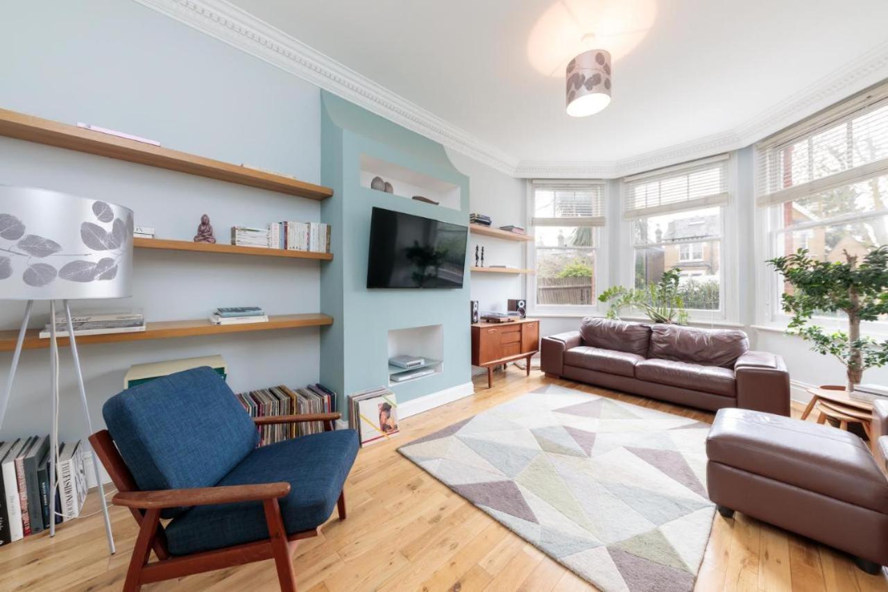 Bright & spacious modern 2 bedroom apartment