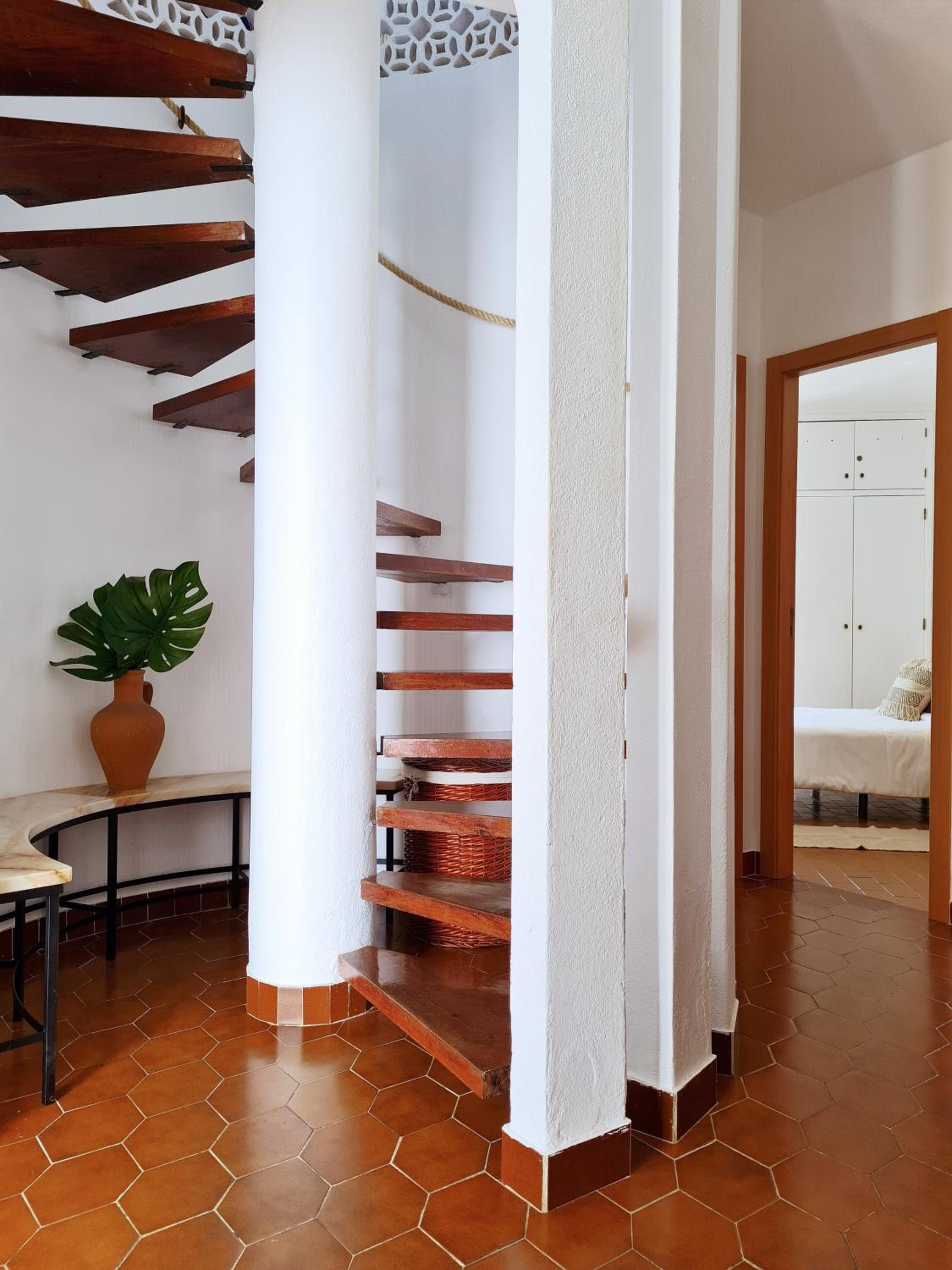 Hotel REFÚGIO DO CARANGUEJO - Praia da Luz - WiFi, Private Pool & BBQ - Image 1