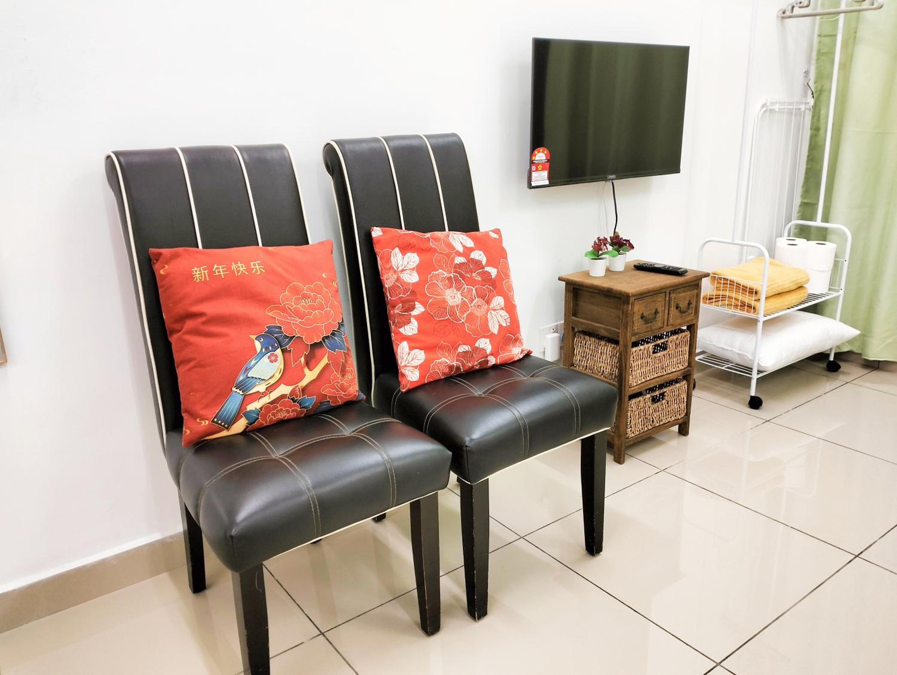 JB Austin Perdana Tidy Simple Comfy 2BR5pax