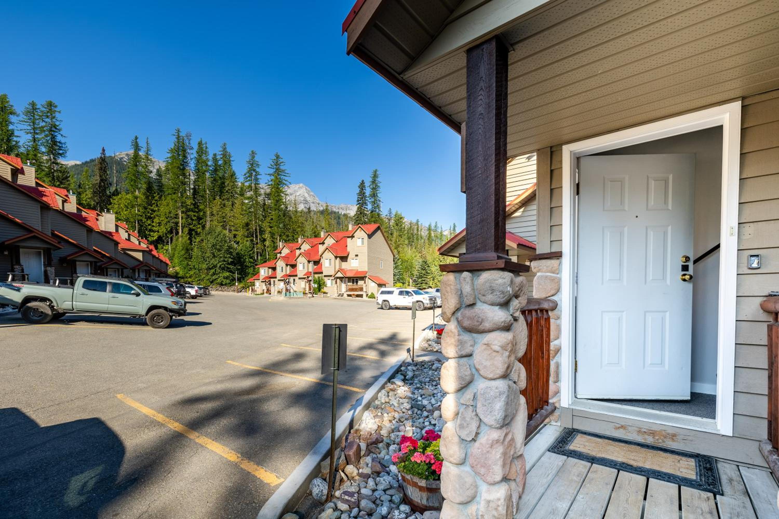 Fernie Vacations - Stone Creek Chalets by Fernie Central Reservations - Property Image 16